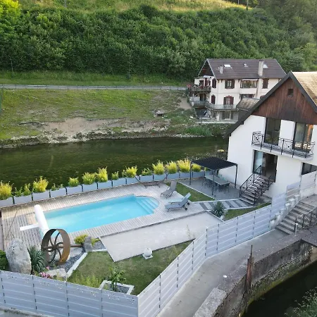Demoiselle Loue Villa Ornans