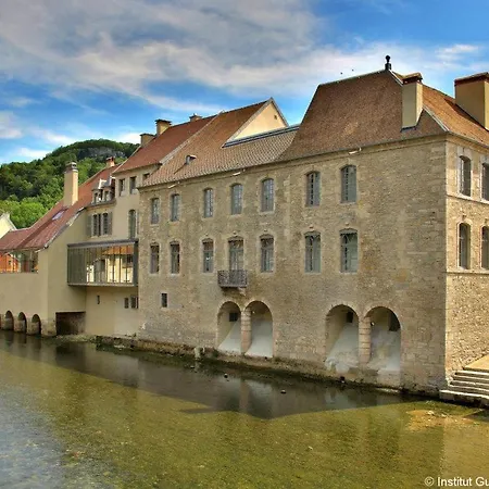 Demoiselle Loue Villa