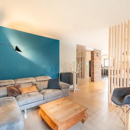 Demoiselle Loue Villa